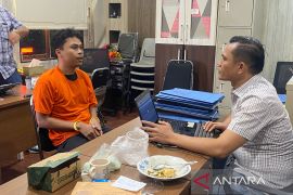 Polisi gadungan di Pekanbaru larikan PS 4 dan kerap tipu gadis-gadis