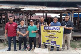 PT WBL salurkan bantuan material bangunan pasar, sekolah dan rumah ibadah