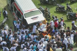 Tim gabungan Basarnas temukan warga terseret ombak pantai Sasak meninggal dunia