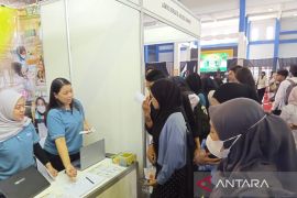 Pemkot Madiun fasilitasi pencari kerja lewat Naker Fest 2025