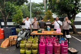 Polisi bongkar kasus pengoplosan gas LPG bersubsidi di Tangerang