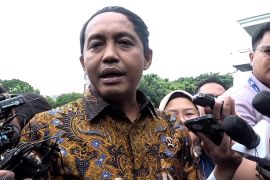 Viral main domino dengan Azis Wellang, Raja Juli minta maaf ke Prabowo