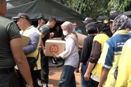Rayakan HUT ke-80 TNI, 15.000 paket sembako dibagikan kepada warga