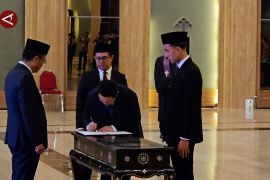 Menkum pimpin pengambilan sumpah WNI Miliano Jonathans jadi WNI