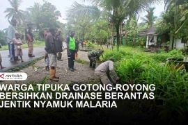 GOTONG-ROYONG BERSIHKAN DRAINASE KAMPUNG TIPUKA