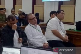 AKBP Yasir Ahmadi menangis saat disentil hakim di persidangan kasus suap proyek jalan