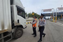 Pengelola Tol Bakter lakukan operasi ODOL di gerbang Tol Lematang