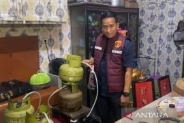 Polisi tangkap pelaku pengoplosan gas LPG 3 kg jadi 12 kg
