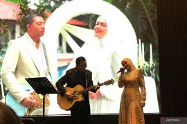 Siti Nurhaliza & Ade Govinda Rilis "Menamakanmu Cinta