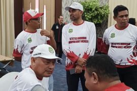 Ikut giat donor darah, Wagub Malut ajak pemuda jadi generasi peduli