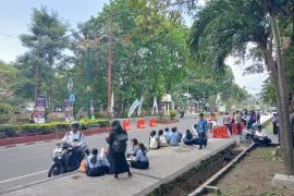 Ribuan pelajar di Mataram ramaikan parade pembalap MotoGP