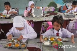 MBG: Gerakan peduli gizi, wujudkan generasi sehat