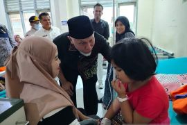 Gubernur Sumbar: Agam cukup cepat penanganan korban keracunan makanan (Video)