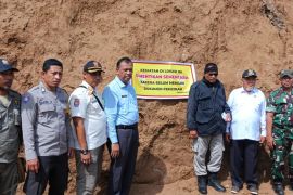 Satpol PP tutup aktivitas pengerukan bukit di Rinjani Lombok Timur