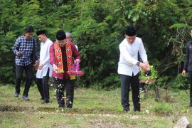 Bupati bersama Forkopimda lakukan ziarah kubur untuk korban gempa 1994