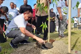 Gubernur Gorontalo pastikan akan tanam pohon di sepanjang GORR