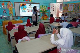 Terpopuler, beasiswa untuk 150 ribu guru hingga dugaan korupsi Whoosh