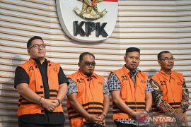 Hukum, dari tersangka dana hibah Jawa Timur hingga Desa Sadar HAM