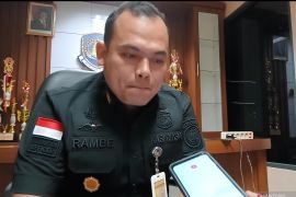 Two Chinese nationals denied entry in Jakarta for stealing on flight