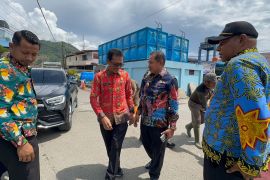 Pemprov Papua minta pedagang TPI Hamadi menjaga kebersihan laut