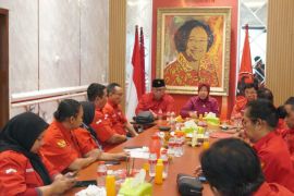 Risma ingatkan kader PDIP Surabaya fokus pada rakyat