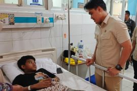 Anggota DPRD Jatim jenguk santri Al Khoziny di RSUD Notopuro Sidoarjo