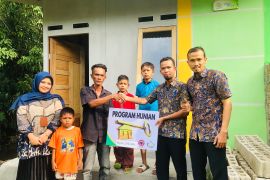 Dari Gubuk Reot ke Rumah Layak: Harapan Baru untuk Mulyadi dan Keluarga dari UPZ BAZNAS Semen Padang