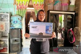 Cerita Meta, penjual terasi yang terbang ke Tanah Suci bersama PNM