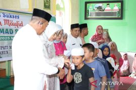 Bupati Madina syukuran Milad ke-64, santuni 58 anak yatim di Panyabungan Timur