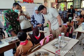 DPRD Jatim tinjau distribusi MBG di Surabaya