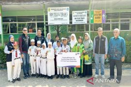 BRI Region 14 Banjarmasin salurkan beasiswa Tabungan Junio untuk 20 siswa SDN Teluk Tiram 5