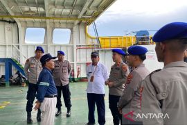 Polisi Bangka Barat periksa kapal feri untuk keselamatan pelayaran