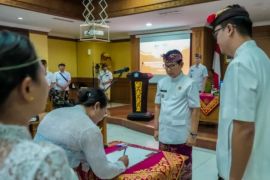 Bupati Adi Arnawa Resmikan 61 Pejabat Baru, Perkuat Layanan di RSUD Giri Asih dan RSUD Suwiti