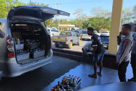 Polisi sita 345 botol minuman keras lokal di pelabuhan Tenau Kupang
