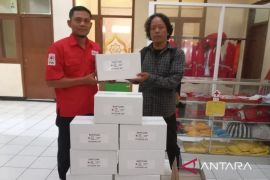 PMI Cianjur distribusikan beras dan paket bantuan bagi korban bencana