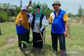 LKBN ANTARA-DPR RI tanam 500 bibit buah di Rembang
