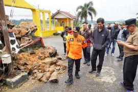 Bupati Murung Raya tinjau infrastruktur yang rusak akibat longsor dan banjir