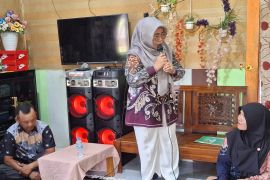 Reses anggota DPRD Mardiana diminta warga perjuangkan pengaspalan jalan