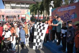 Mengisi akhir pekan, Wawako Maigus Nasir ikuti Jalan Sehat HUT ke-80 PT Garam