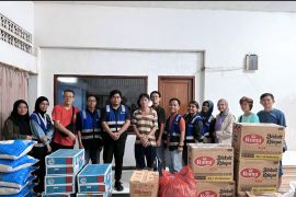 Pelni Fakfak bantu korban kebakaran di Jalan Izak Telusa