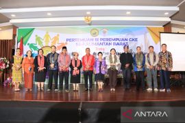 Pemprov Kalbar tingkatkan peran perempuan dalam kehidupan sosial masyarakat