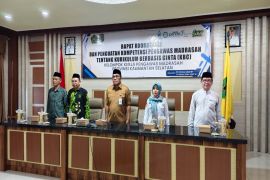 Bupati HSU buka penguatan kompetensi pengawas madrasah Kalsel