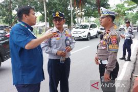 Dishub Palangka Raya pasang pembatas tertibkan parkir liar di Duta Mall