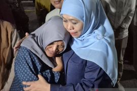 Gubernur Jatim puji kecepatan DVI Polri identifikasi korban Al Khoziny