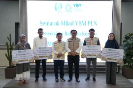 YBM PLN UIW MMU salurkan bantuan bagi 238 Mustahik di Maluku