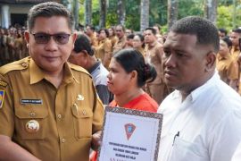 Pemkot Ambon  bantu 13 korban bencana untuk bangun rumah