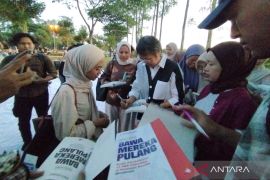 Kudus Book Party gandeng Fenty Effendy  bagikan buku pembebasan ABK