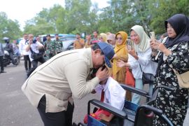 Presiden Prabowo cium siswa-siswi SLB Negeri Pangkalpinang