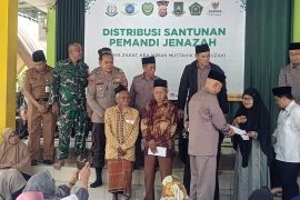 Baznas Kota Cilegon salurkan bantuan dana insentif bagi pemandi jenazah
