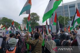 Massa gelar unjuk rasa di depan Kedubes Amerika